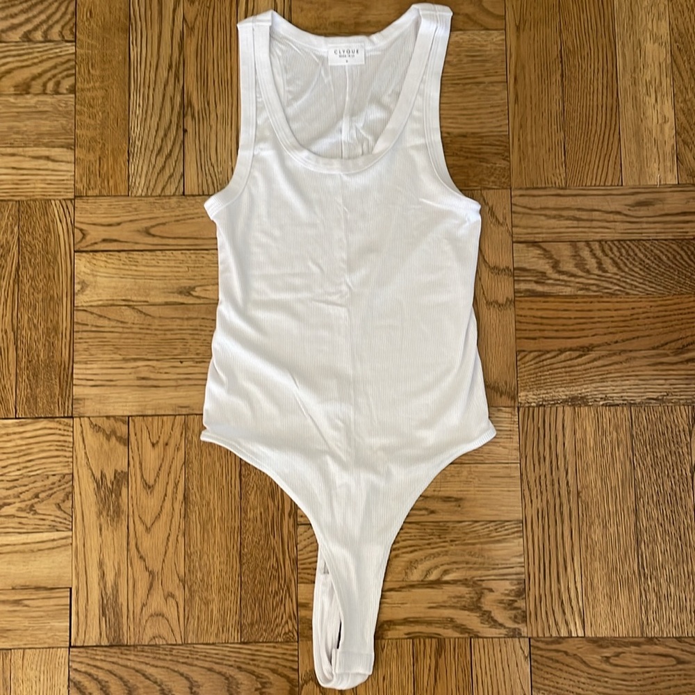 Clyque ‘Jenna’ Ribbed Bodysuit - Picture 3 of 4